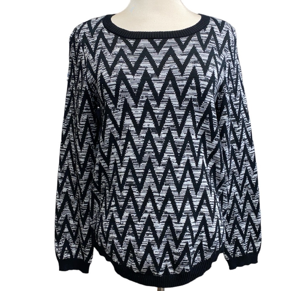 Hannah sweater long sleeve crewneck zigzag pattern rounded bottom Sz small NWT